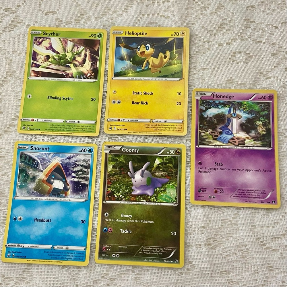 Lot OO: 12pc Lot : 2 Gold Fan Arts Cards, 5 Pokemon Cards and 5 Pokémon …