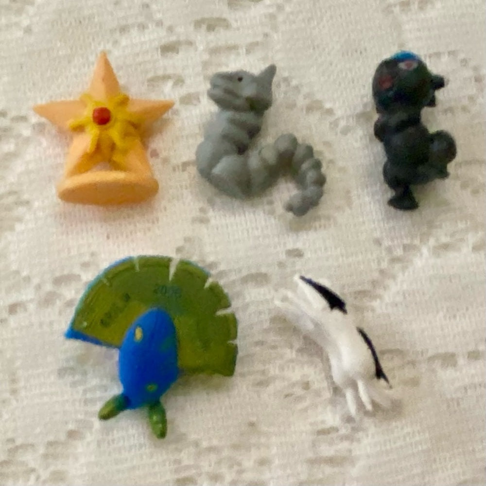 Lot WW: 12pc Lot : 2 Gold Fan Arts Cards, 5 Pokemon Cards and 5 Pokémon …