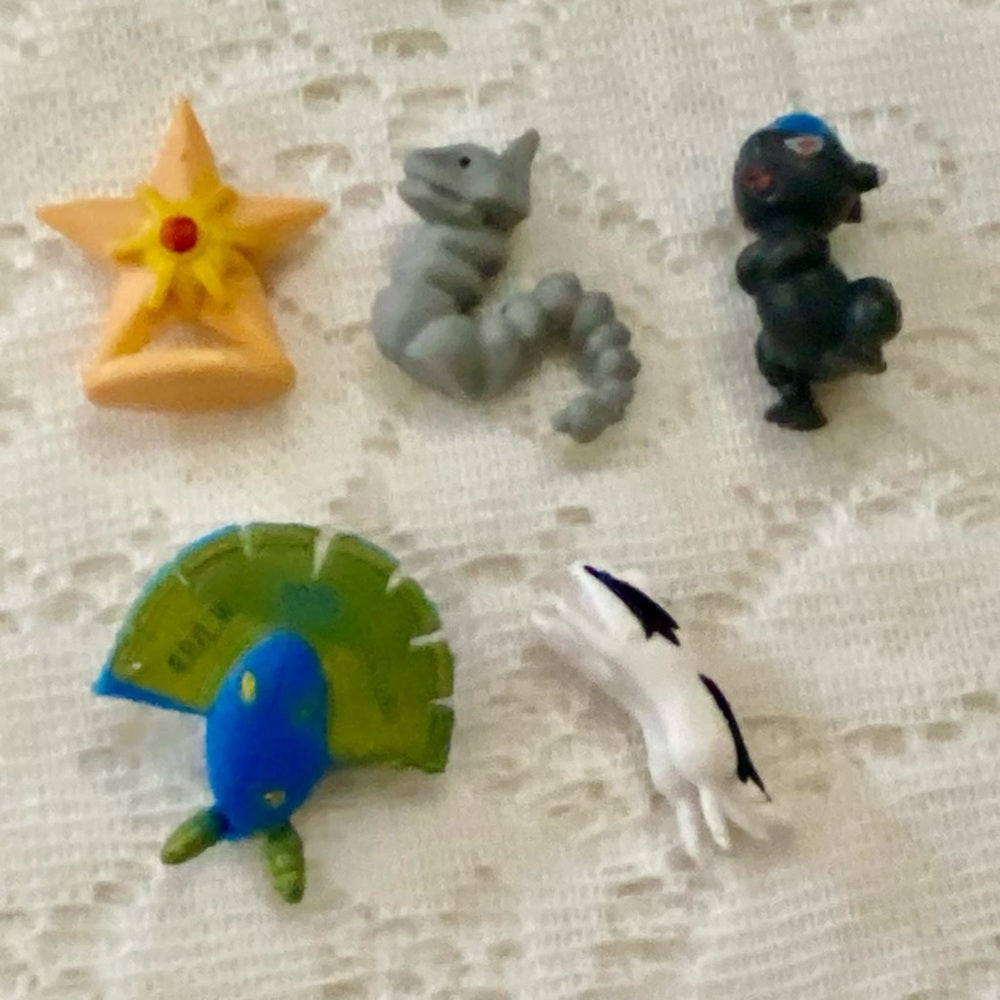 Lot WW: 12pc Lot : 2 Gold Fan Arts Cards, 5 Pokemon Cards and 5 Pokémon …