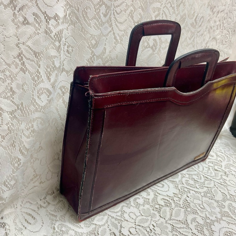 Vintage, Gulliver, Burgundy Leather Briefcase 17in x 12in x 4in