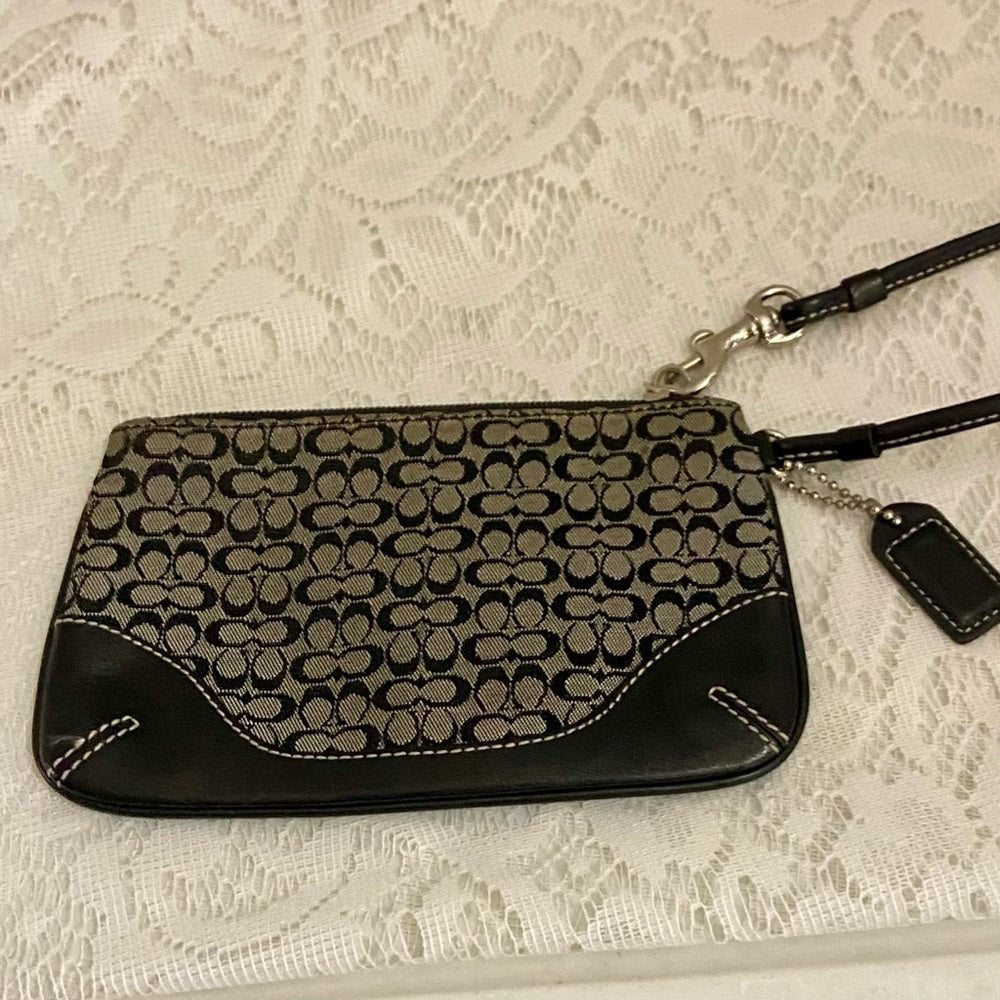 Coach -Vintage Soho Black White Jacquard Signature Crossbody and Wristlet Set
