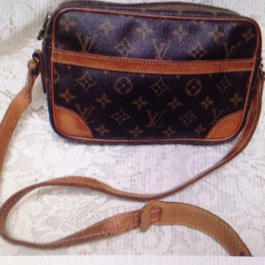 Authentic, Louis Vuitton Mono Leather Trocadero