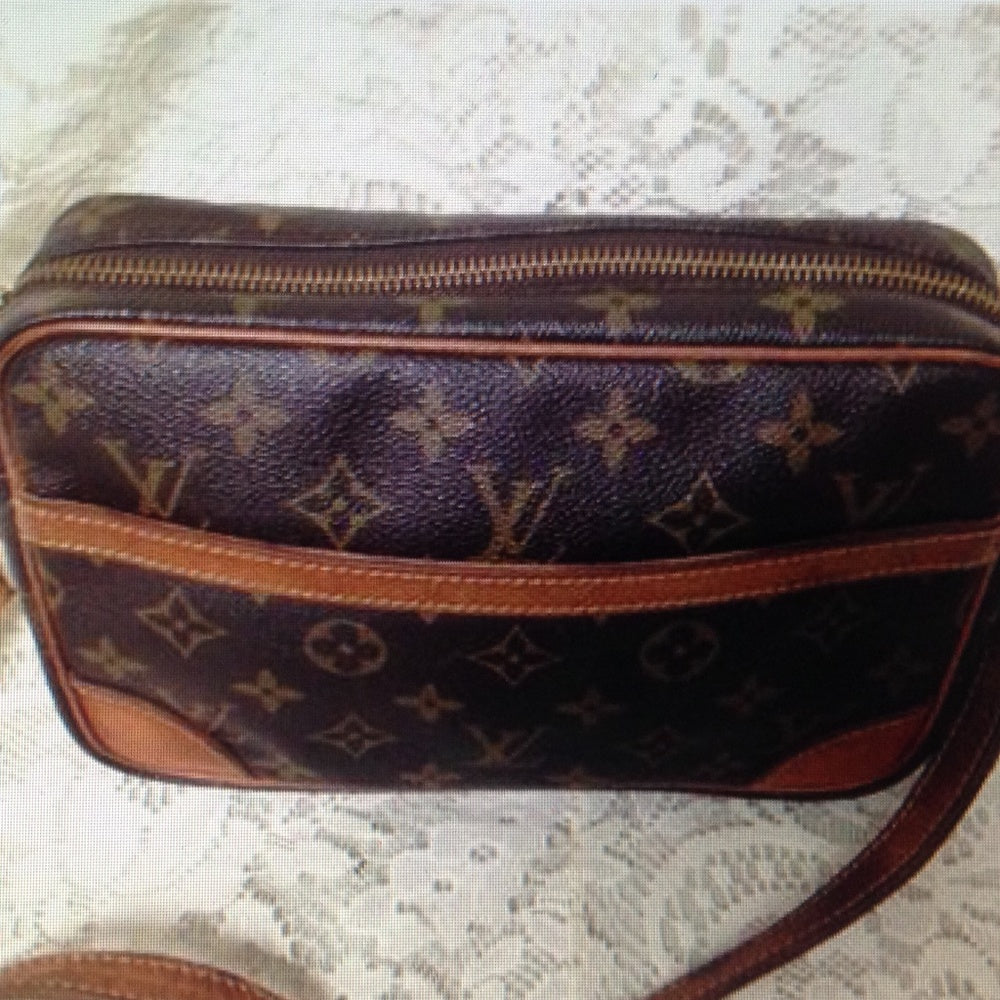 Authentic, Louis Vuitton Mono Leather Trocadero