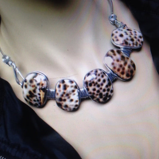 Chunky, Spotted Brown Shells 20in Necklace