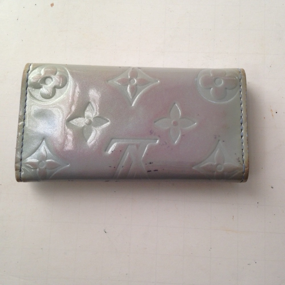 Louis Vuitton, Blue-Purple Vernis Mono 4-Hooks Key