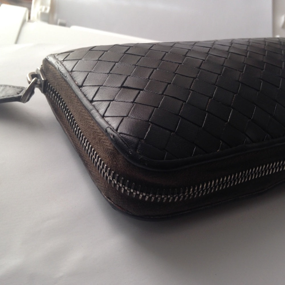 Authentic Bottega Veneta Black Leather Zippy Long