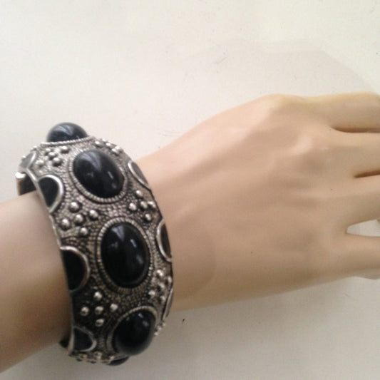 Vintage Elegant Hinged Silver-Onyx Bangle Bracelet