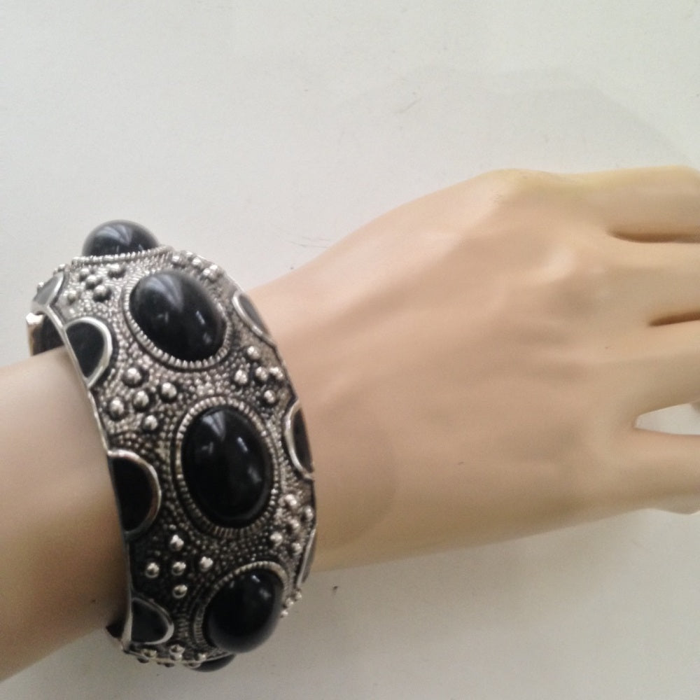 Vintage Elegant Hinged Silver-Onyx Bangle Bracelet