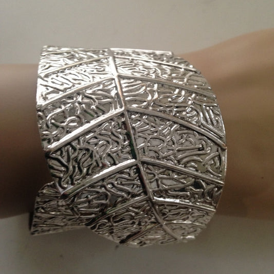 Vintage Elegant Hinged Silver-Leaf Arm Bracelet
