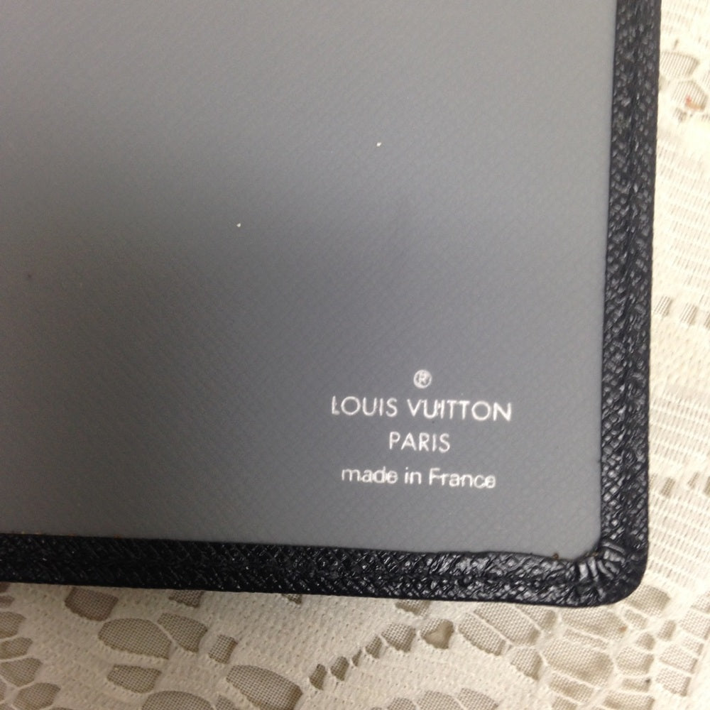 L. Vuitton Black Taiga Leather ID-Credit Card Case