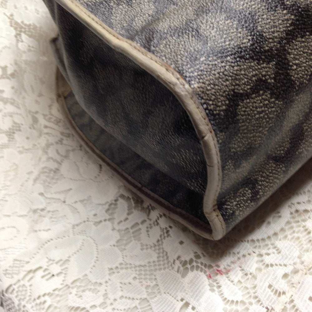 Yves Saint Laurent Coated Canvas Handbag 16114