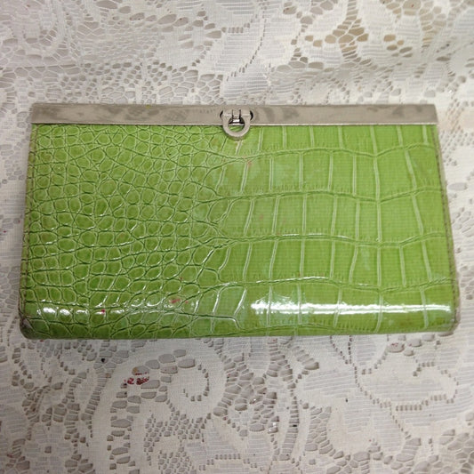 Vintage Faux Croc Leather Clasp Wallet 7.5 x 4.5in