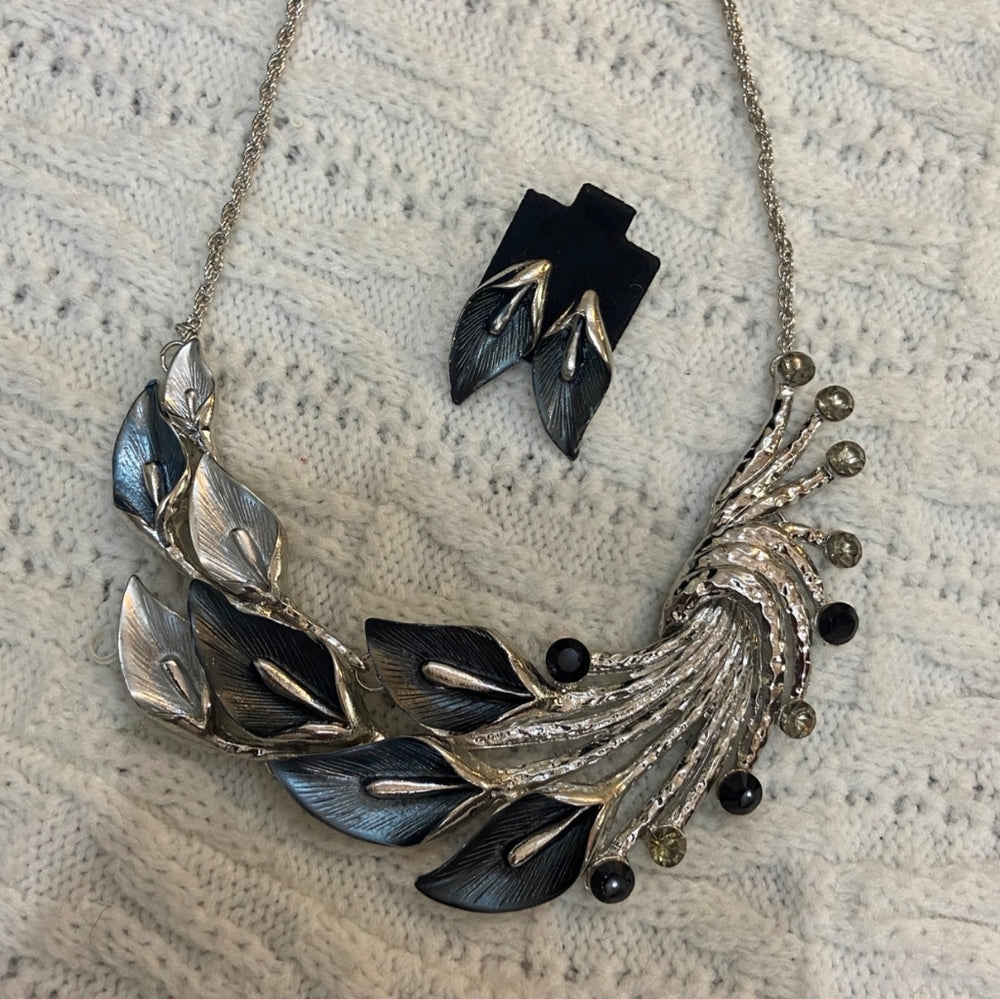 Black and Silver Lily Necklace and Earrings Set