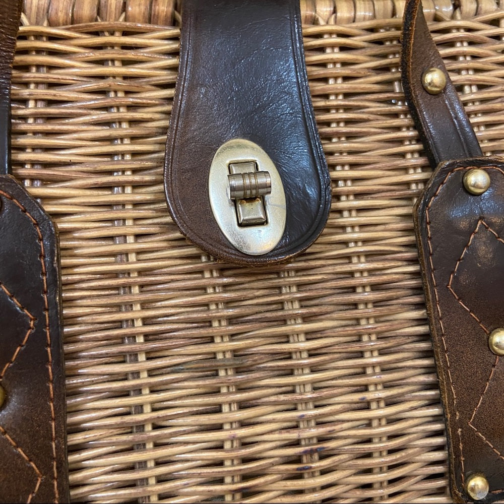 Vintage, Brown Wicker Style Handbag 10.5in x 7in x 3.5in