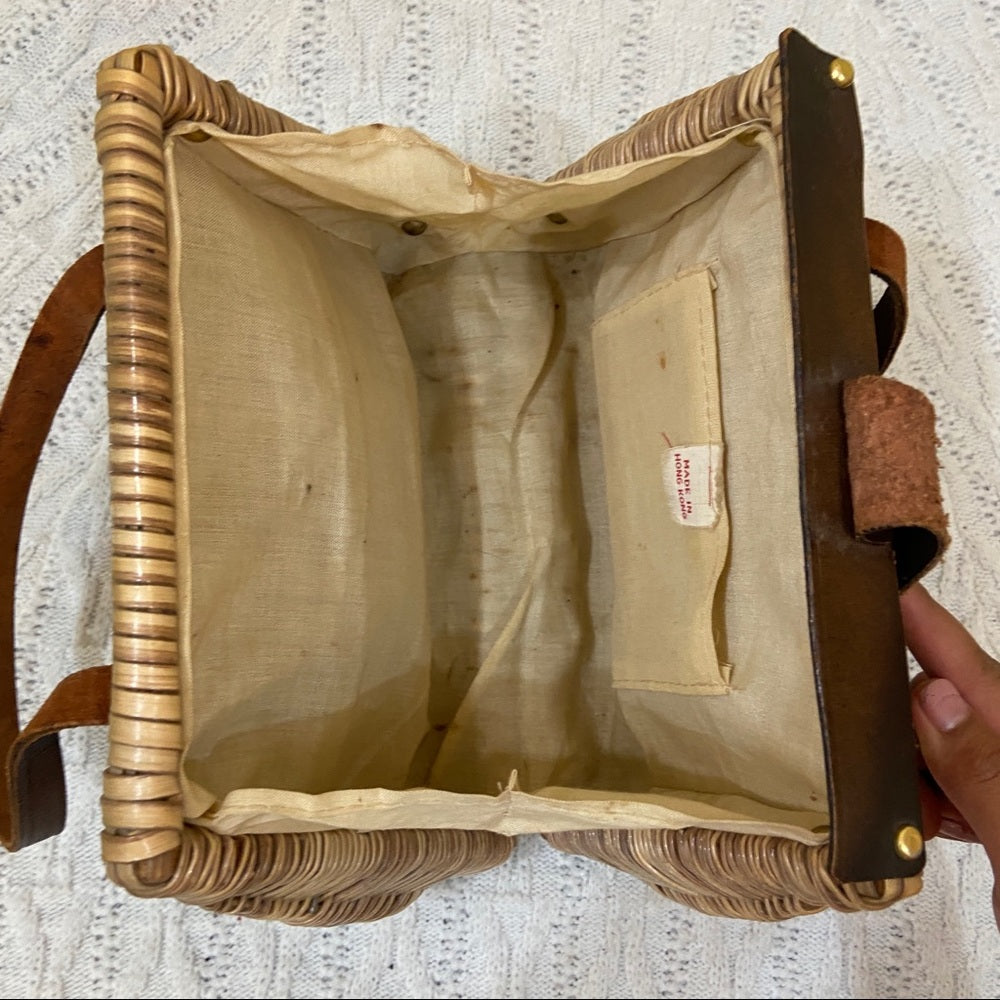 Vintage, Brown Wicker Style Handbag 10.5in x 7in x 3.5in