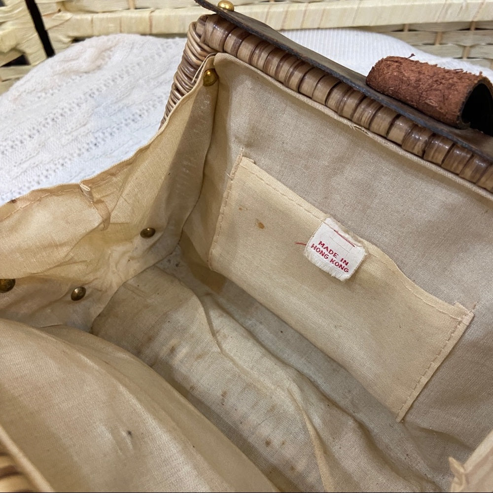 Vintage, Brown Wicker Style Handbag 10.5in x 7in x 3.5in