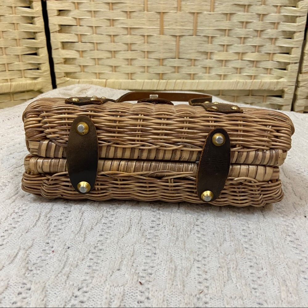 Vintage, Brown Wicker Style Handbag 10.5in x 7in x 3.5in