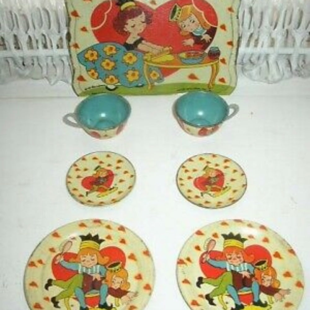 1942, Ohio Art, BK Benjamin, #81 Queen of Hearts 7-pc Child’s Tin Tea Set