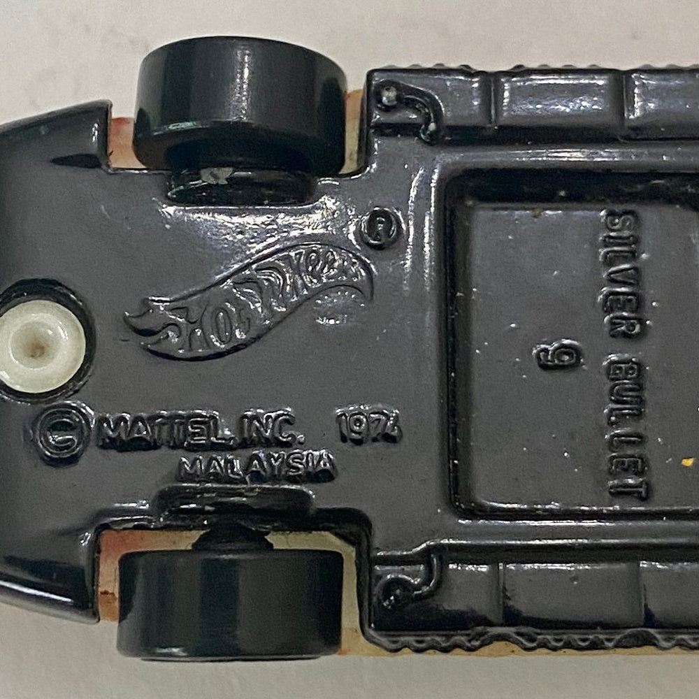 Vintage Hotwheels-Mattel Inc. 1974 glow in the dark (Silver Bullet)