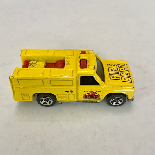 Vintage Hotwheels-Mattel Inc. 1974 Yellow fire department truck