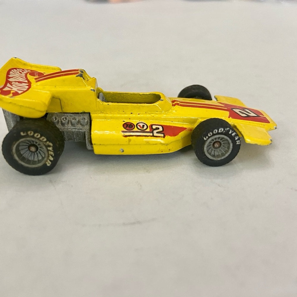 Vintage Hotwheels-Mattel Inc. 1985 yellow race car