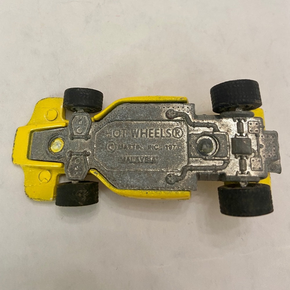 Vintage Hotwheels-Mattel Inc. 1985 yellow race car