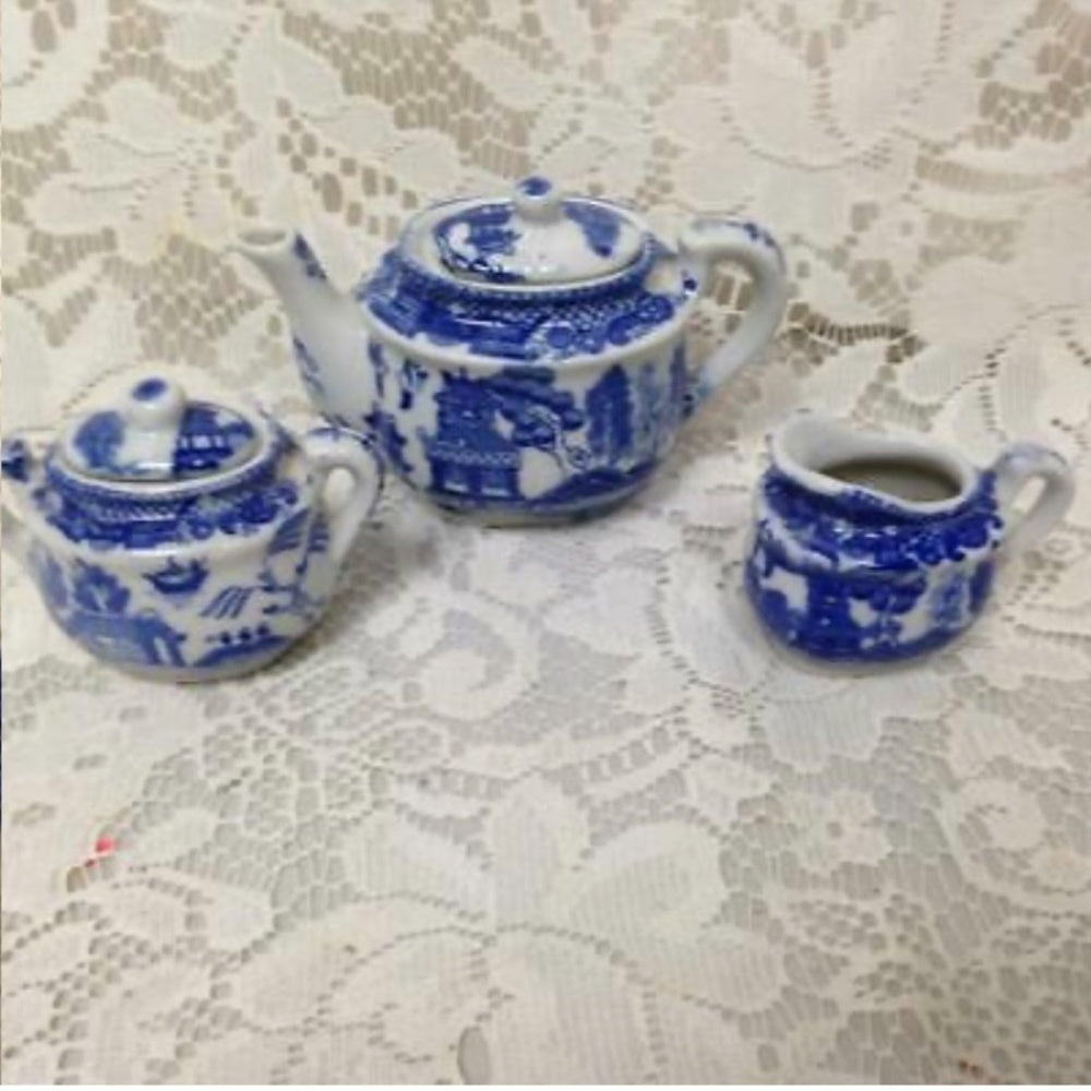 Vintage, Occupied Japan, Blue Willow, 19pc Child’s Tea Set -Wicker Picnic Basket