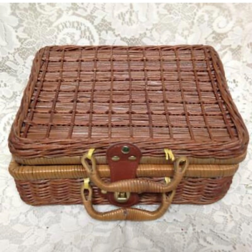 Vintage, Occupied Japan, Blue Willow, 19pc Child’s Tea Set -Wicker Picnic Basket
