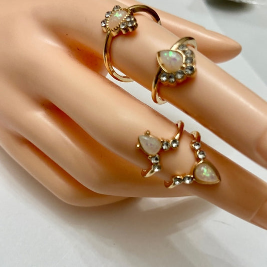 Vintage 4pc Gold Tiny  Rings (C)