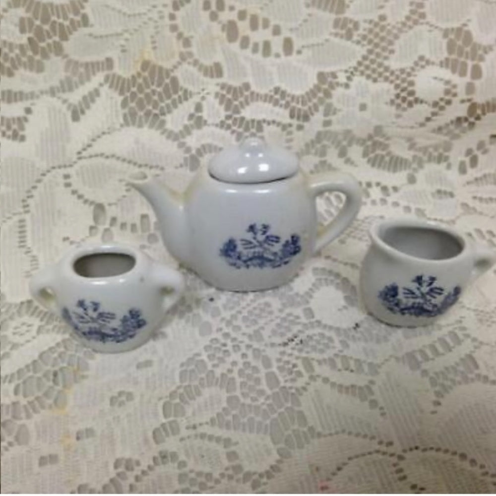 Vintage, Japan, Blue Willow, 8pc Child’s Tea Set -  White Wicker Hope Chest