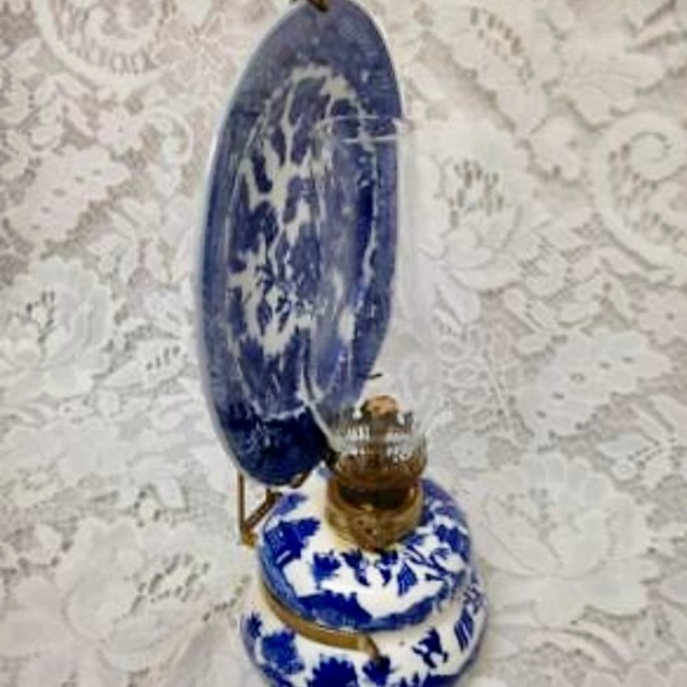 Vintage, Rare,  Beautiful 4-pc Blue Willow Oil Lamp with Reflector 9.5in x 6in