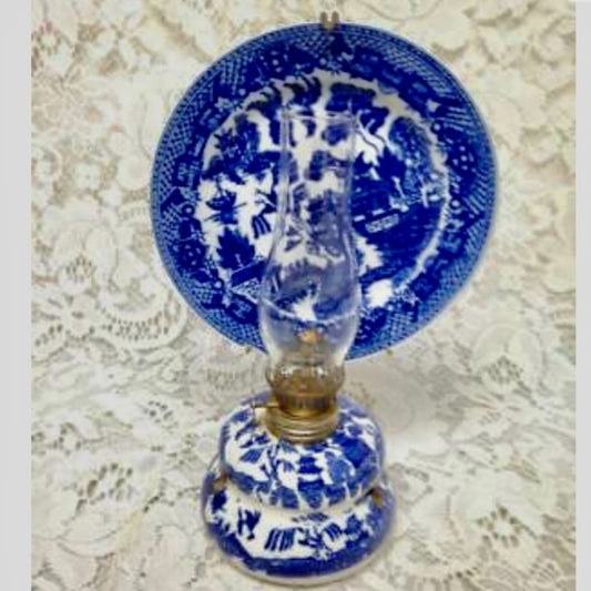 Vintage, Rare,  Beautiful 4-pc Blue Willow Oil Lamp with Reflector 9.5in x 6in