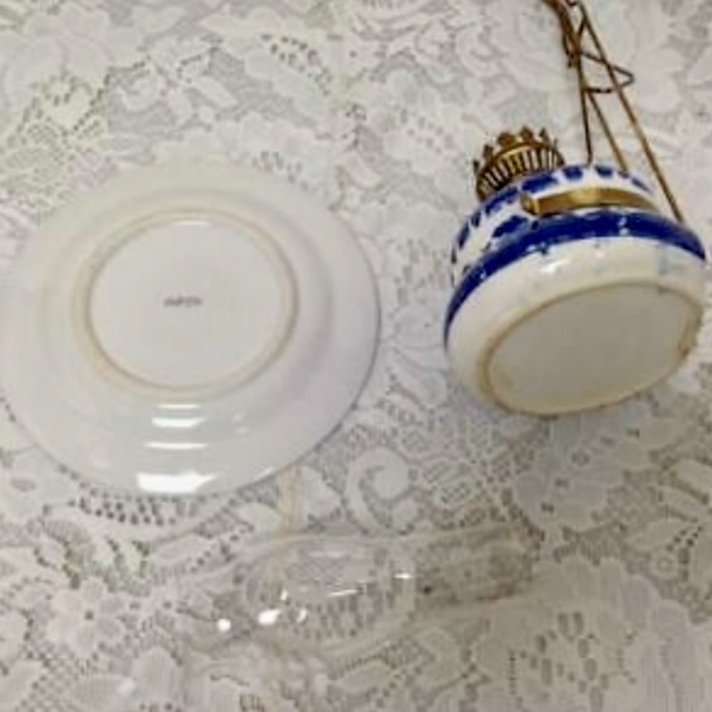 Vintage, Rare,  Beautiful 4-pc Blue Willow Oil Lamp with Reflector 9.5in x 6in
