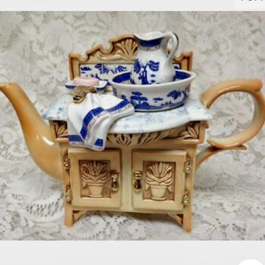 Royal Doulton, Cardew Design, Blue Willow XL Figural Teapot 11.5inx8.5inx5.5in