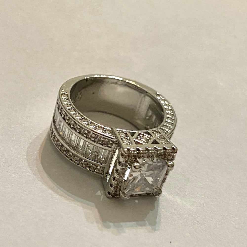 Faux Diamonds- Cubic Zirconia 925 Silver Filled Engagement Ring-Size5