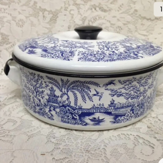 Blue Willow, Enamelware Cookware Large Dutch Oven w/ Lid 11in W x 10in D x 5.5in