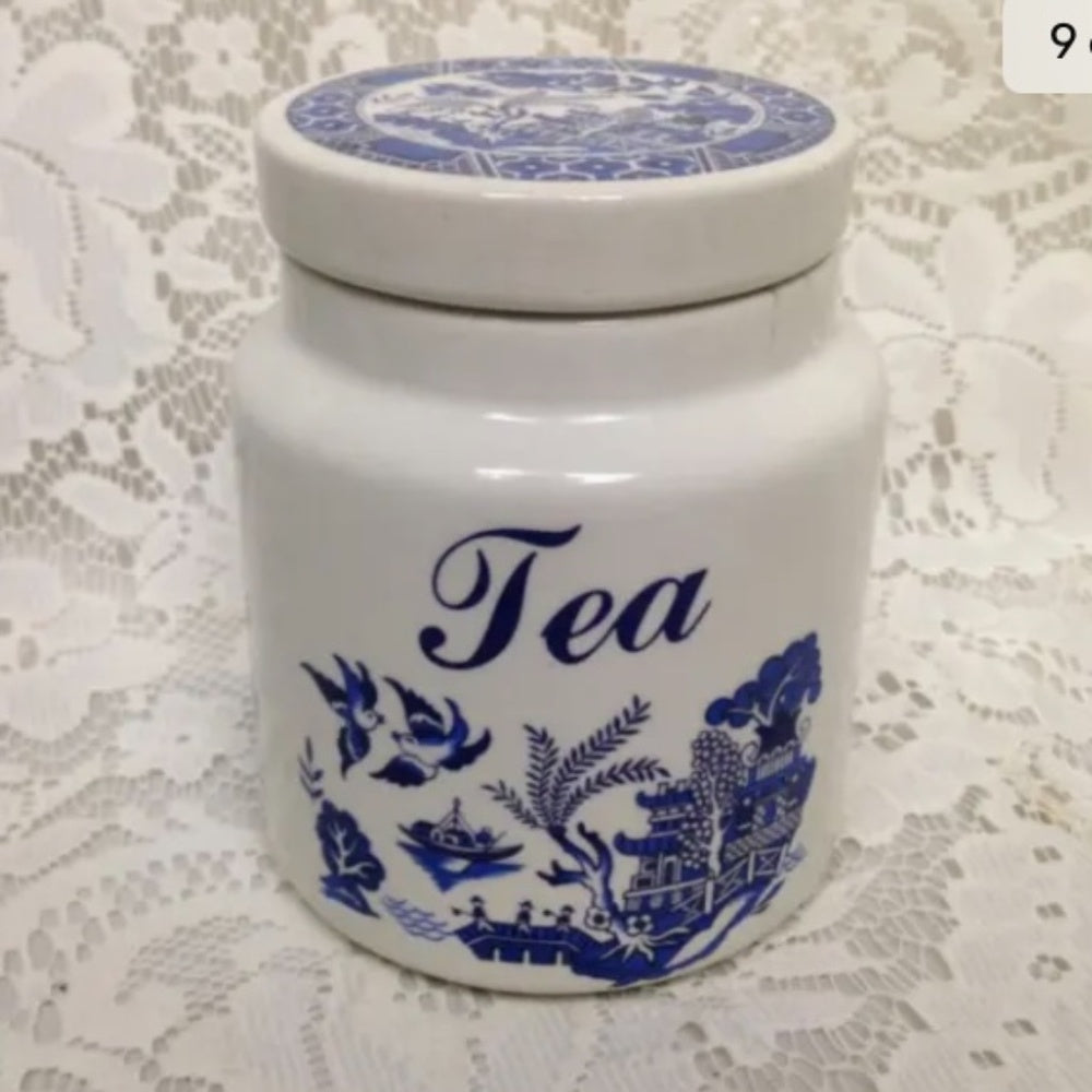 Vintage, Price Kensington England, Blue Willow Tea Canister w/ Lid -5in x 4in