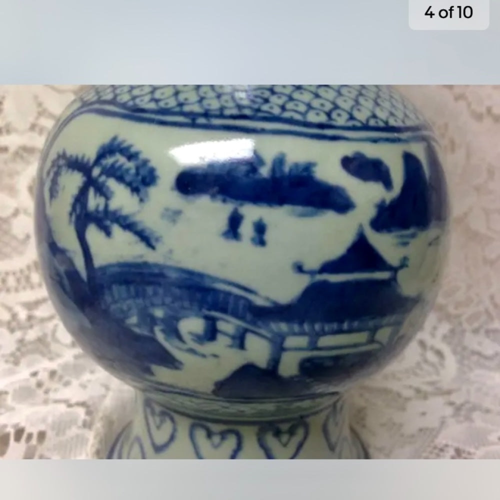 Vintage, Variant Blue Willow Large, Heavy Temple Jar 10in x 6in