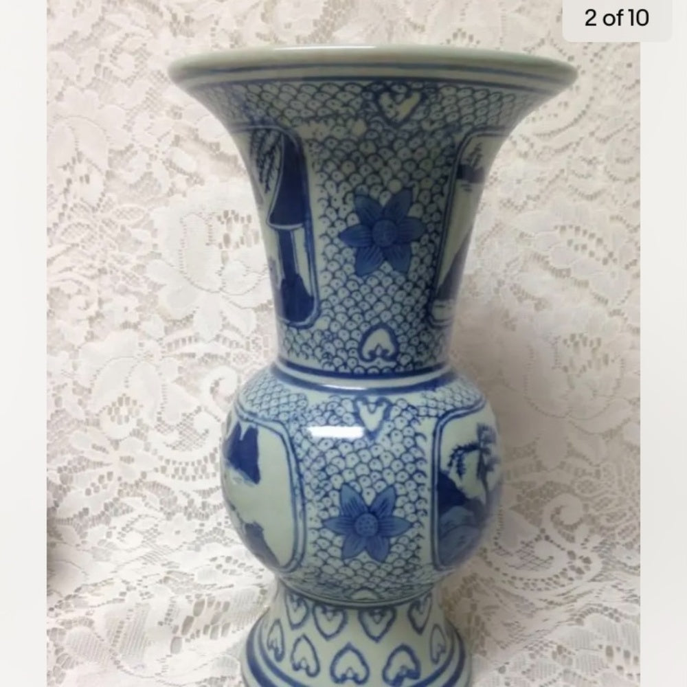 Vintage, Variant Blue Willow Large, Heavy Temple Jar 10in x 6in