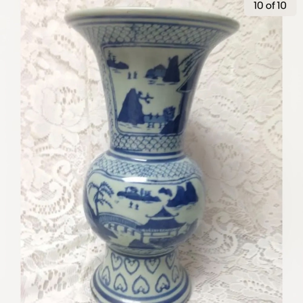 Vintage, Variant Blue Willow Large, Heavy Temple Jar 10in x 6in