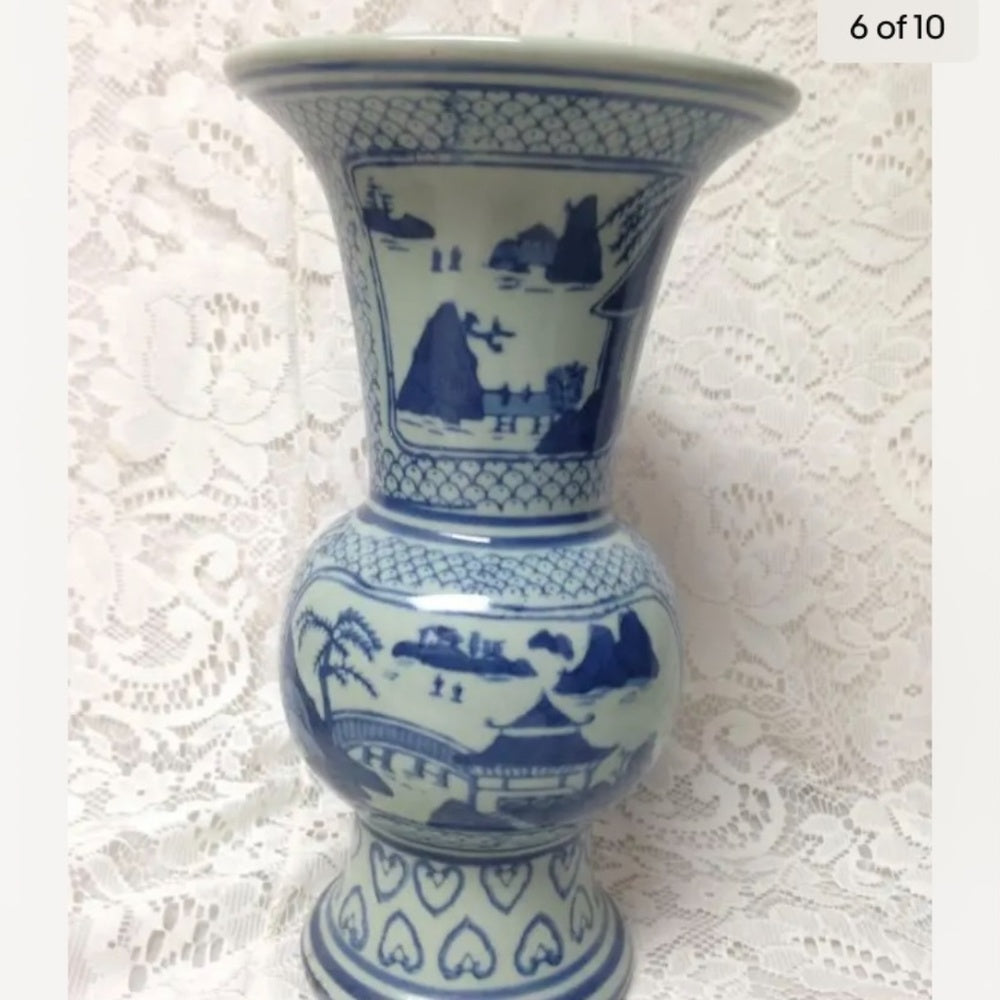 Vintage, Variant Blue Willow Large, Heavy Temple Jar 10in x 6in