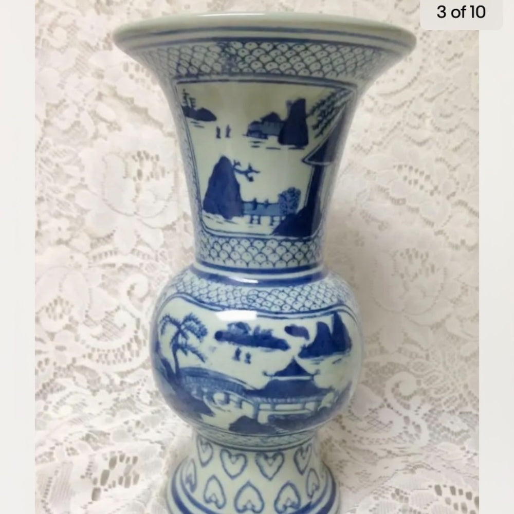 Vintage, Variant Blue Willow Large, Heavy Temple Jar 10in x 6in