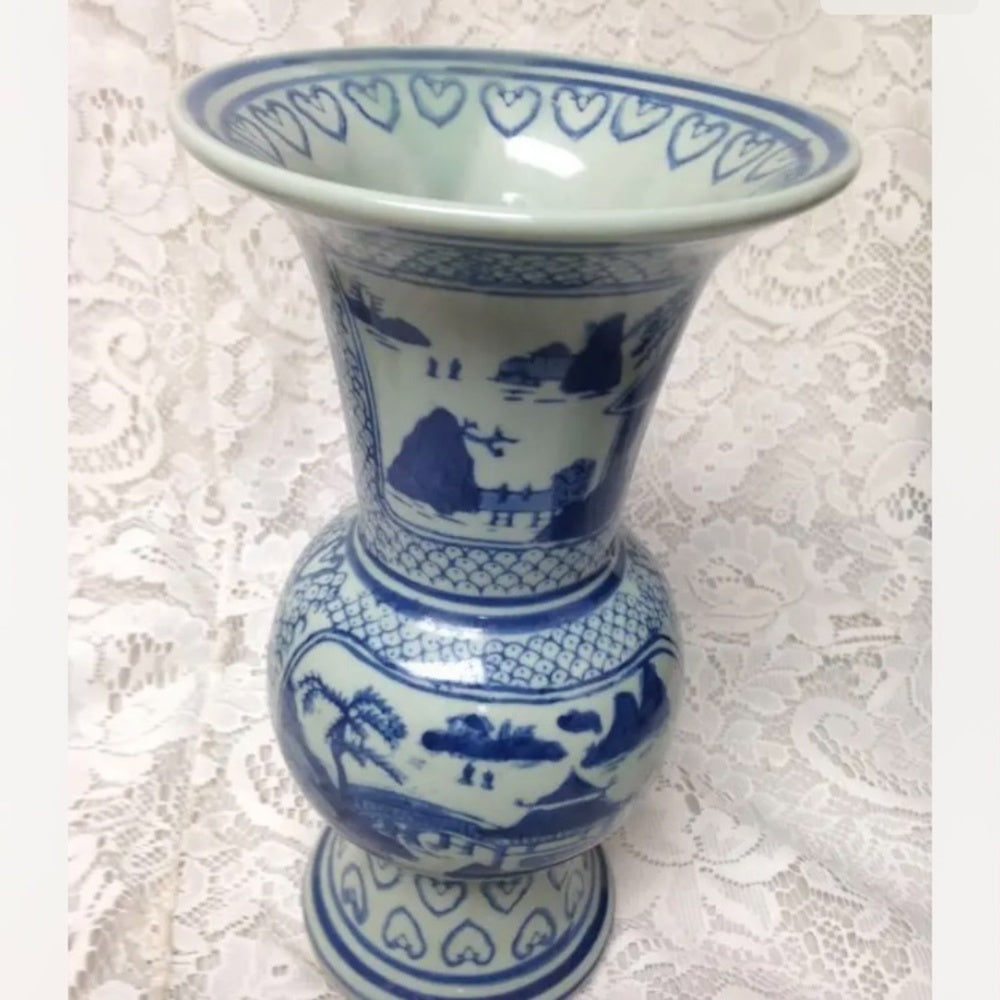 Vintage, Variant Blue Willow Large, Heavy Temple Jar 10in x 6in