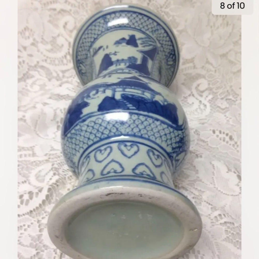 Vintage, Variant Blue Willow Large, Heavy Temple Jar 10in x 6in