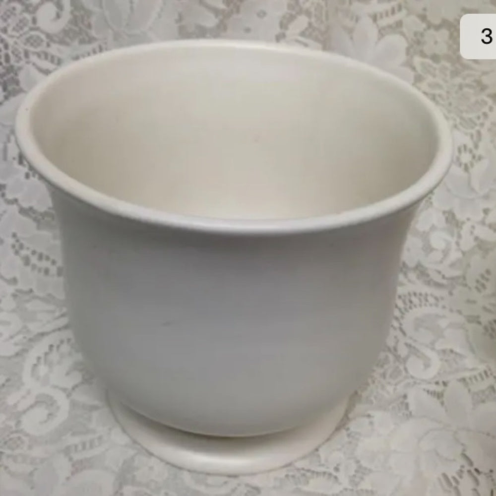 Large Blue Willow Planter. 7in H x 7.5in in D