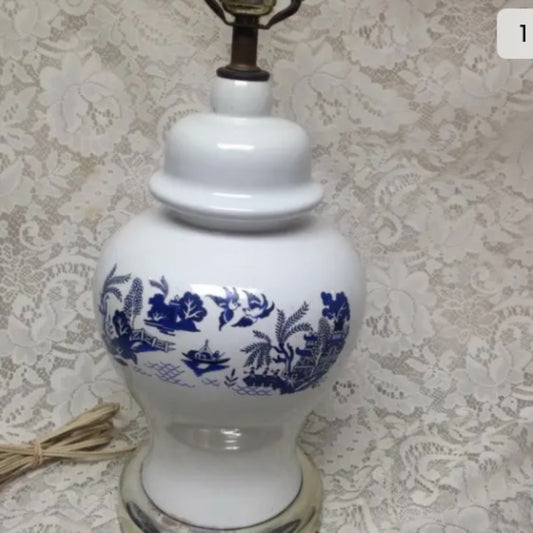Vintage,Blue Willow Electric Table Lamp 25in H x -in W