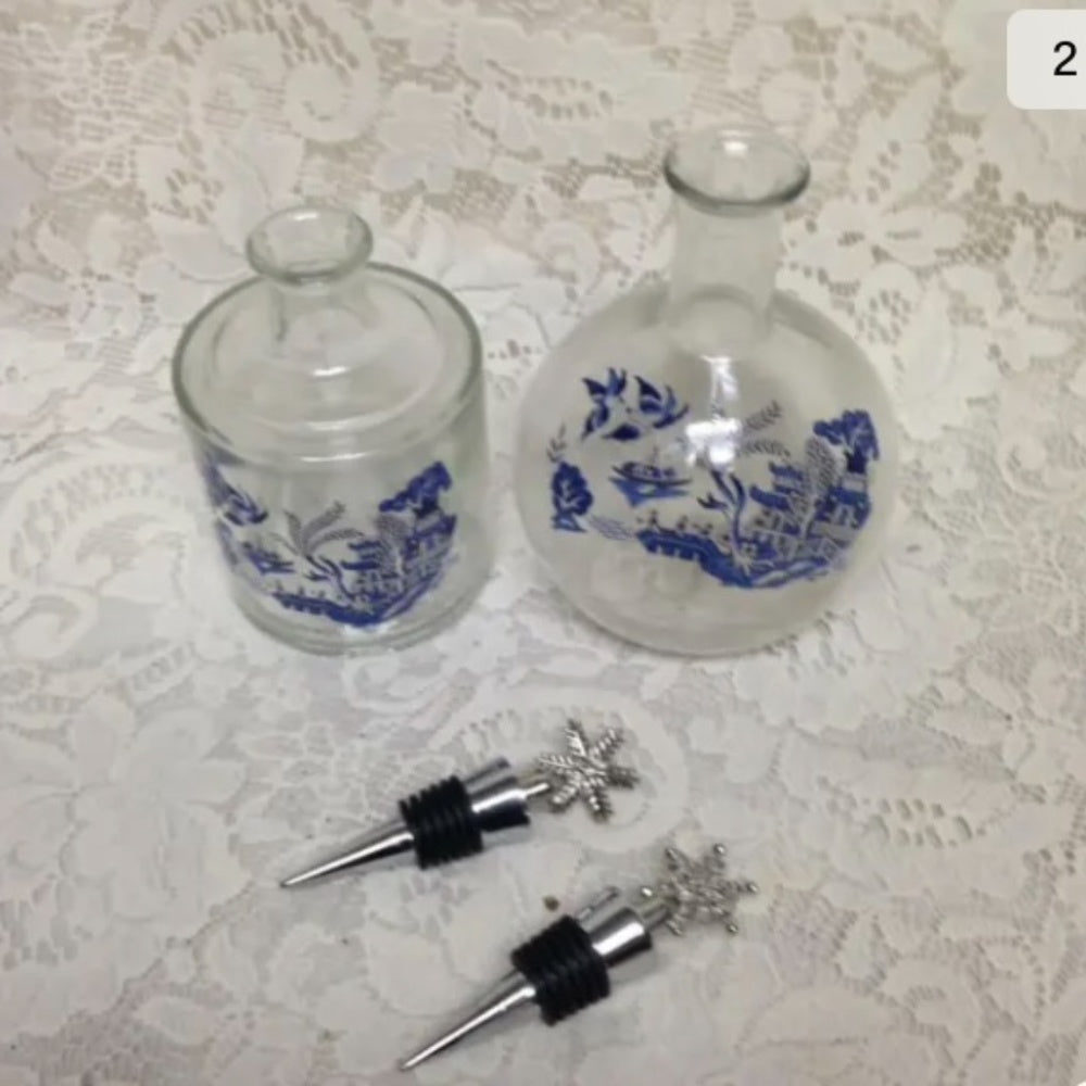 Blue Willow Oil and Vinegar Set 7in x 5in; 8in x 4.5in
