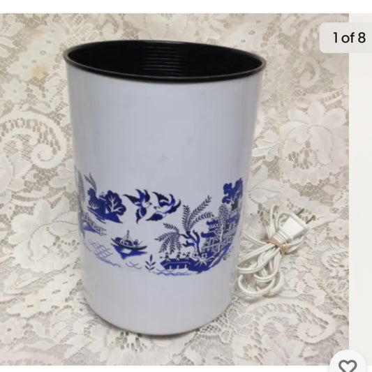 Beautiful, Japanese Style Cylindrical Blue Willow Electric Table lamp 8.5inx6in