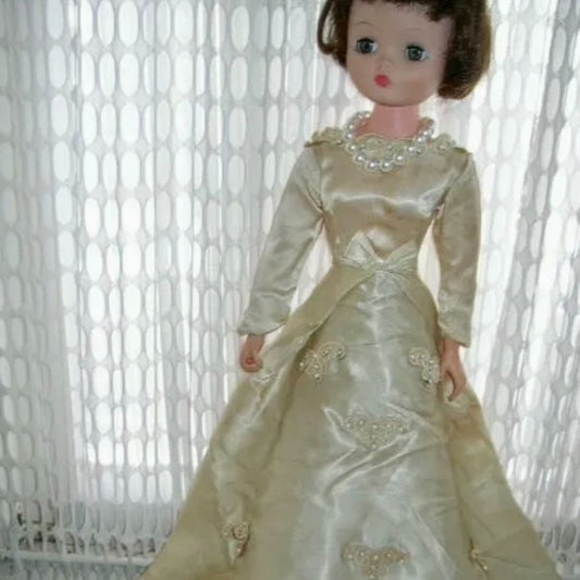 Vintage, 21” De Luxe Reading Doll in Bridal Gown