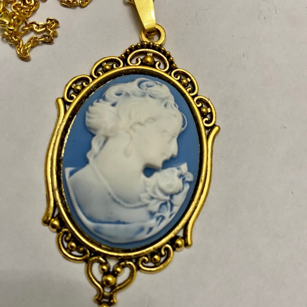 Vintage Blue Cameo of a Lady 18in Gold Plated Pendant Necklace